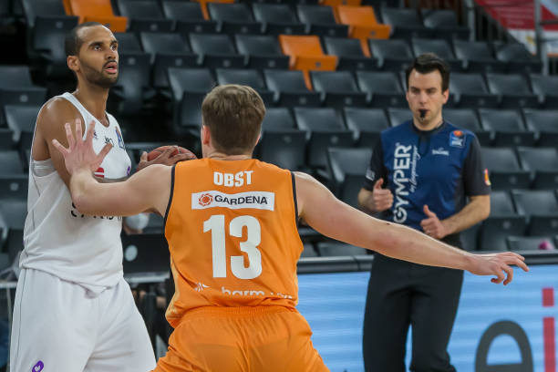 他回忆在低 他回忆在低